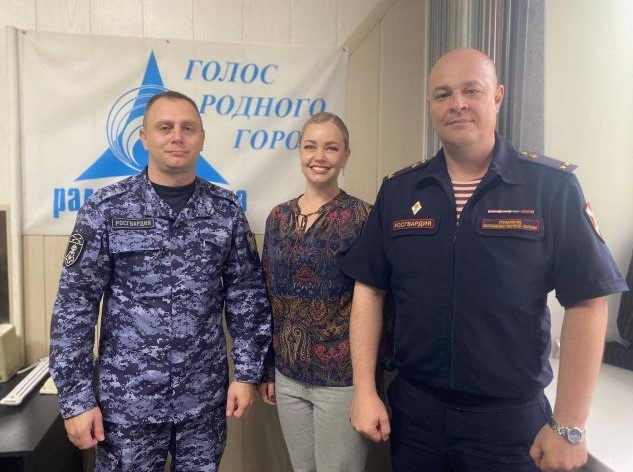 Офицеры Росгвардии рассказали слушателям «Радио Северска» о возможности поступления на службу во вневедомственную охрану