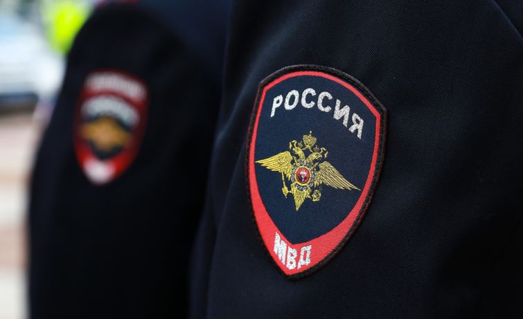 В Северске задержан подозреваемый в краже золотого креста с тела умершего