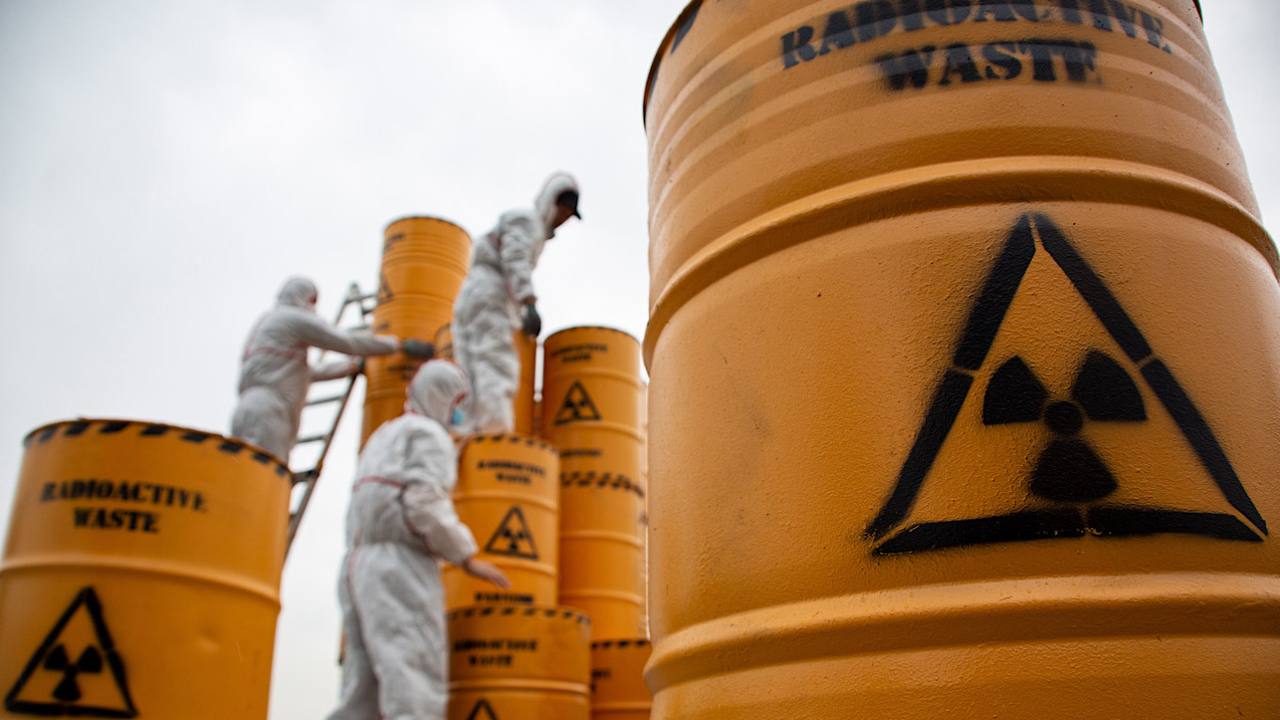В Россию везут контейнеры с радиоактивными отходами из Франции.